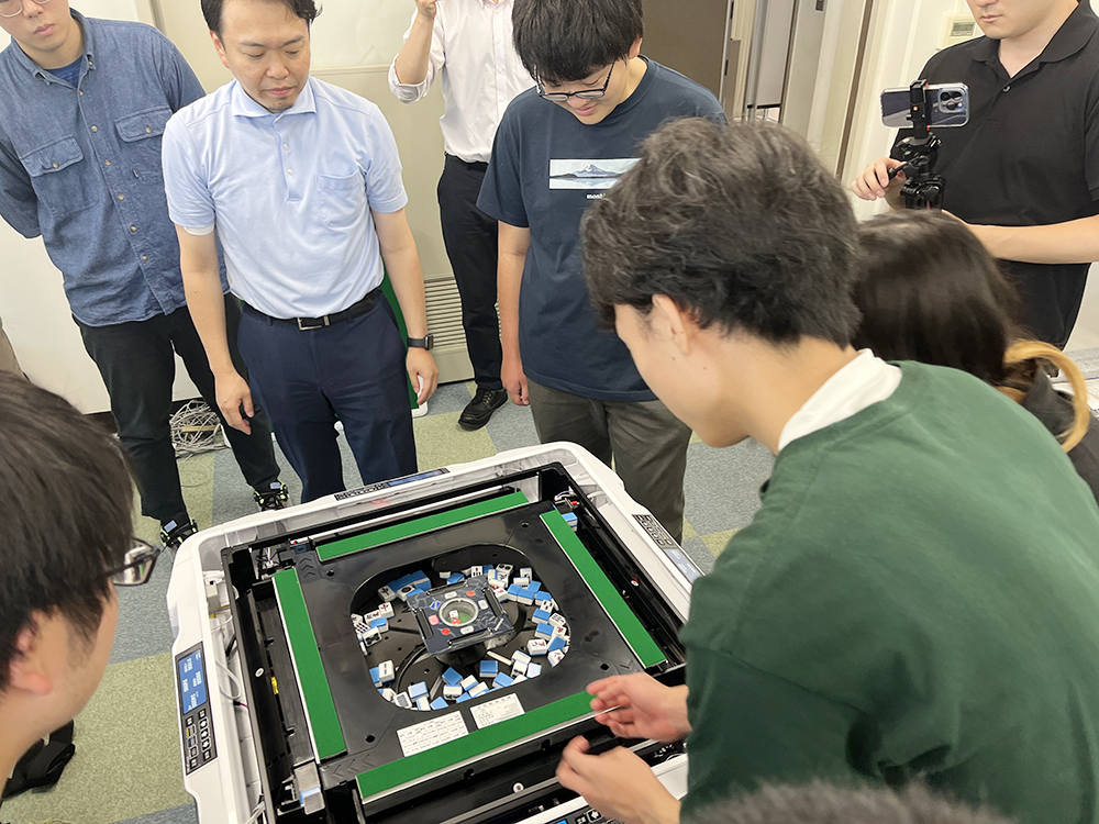 高校麻雀部支援プログラム）全自動麻雀卓の設置式がおこなわれました