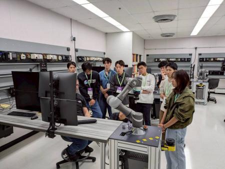 R7_Canada_Classroom experience