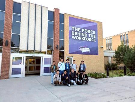 R7_Canada_in front of Campus